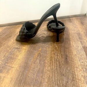 Women’s Black, basket weave strap, heels 🫶🏼